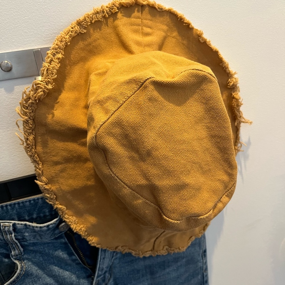 Camel bucket hat